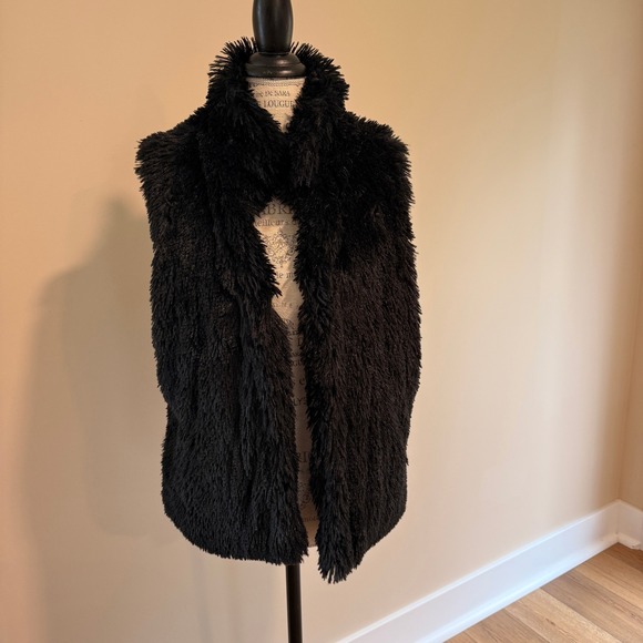 Betsey Johnson Jackets & Blazers - Betsey Johnson Women's Black Faux Fur Vest Size L